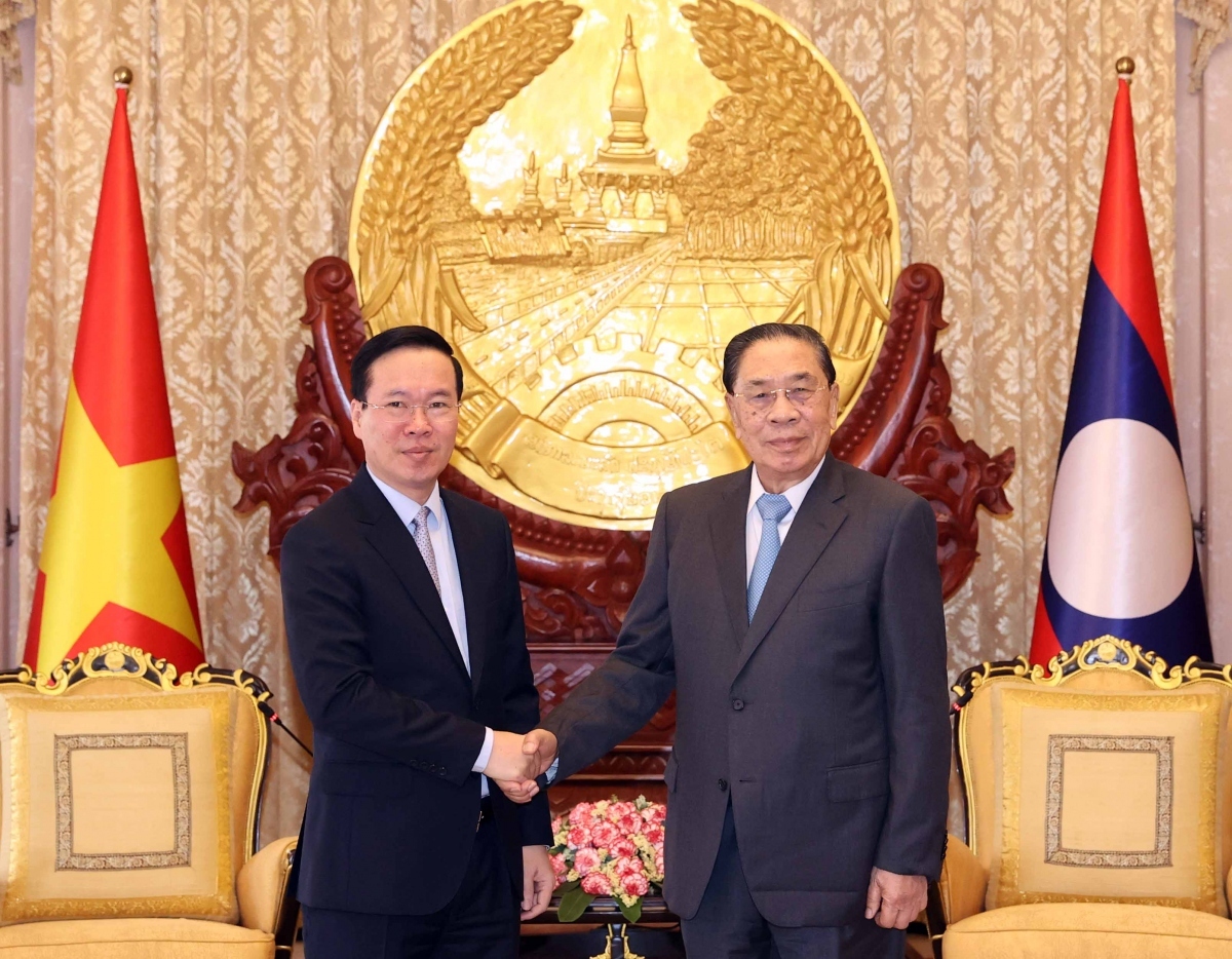 State president meets with former Lao leaders in Vientiane